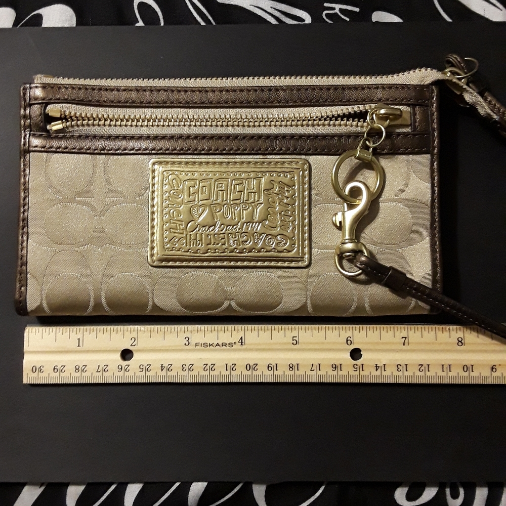 COACH Poppy Wristlet Wallet